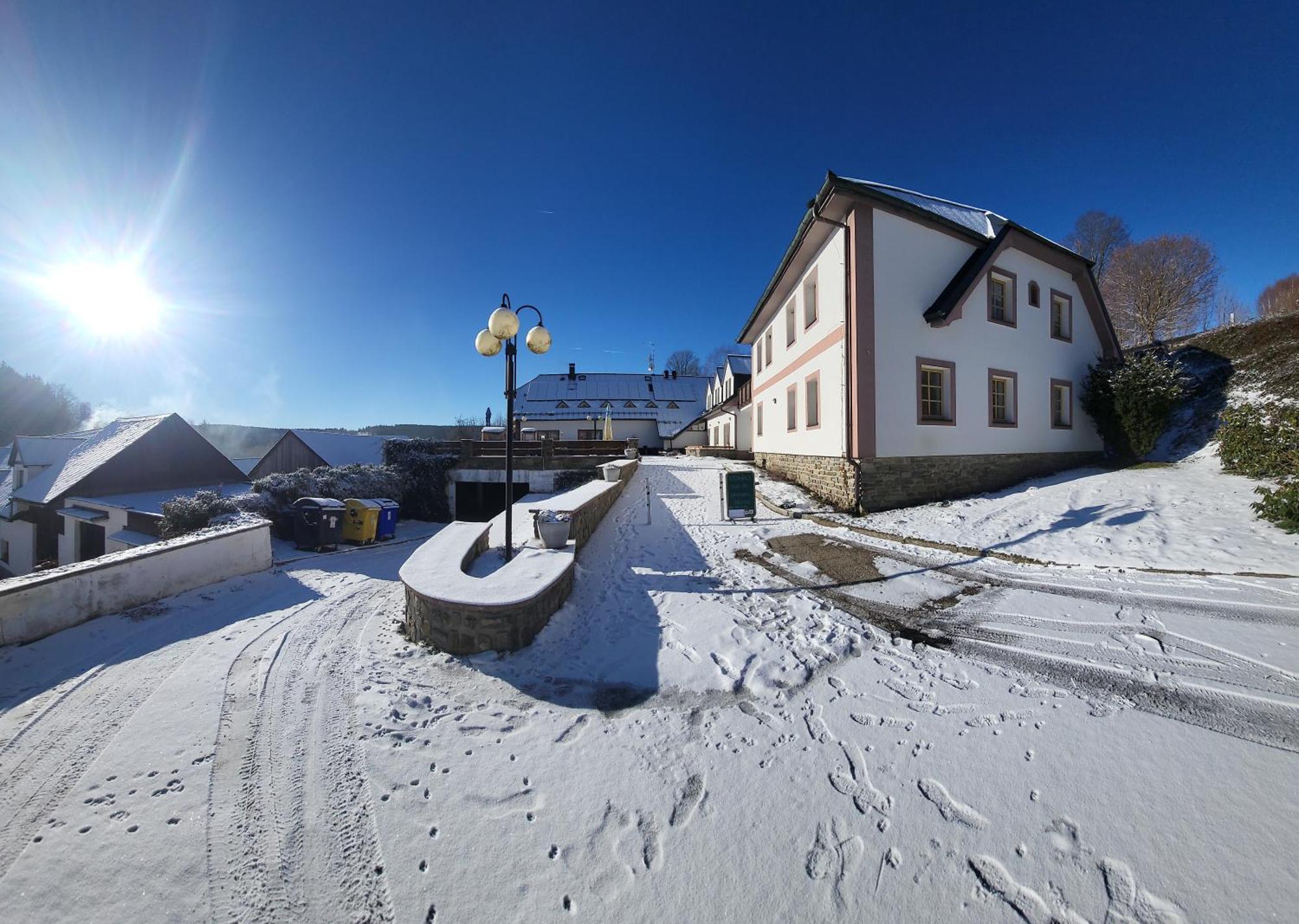 Hotel Zlaty Potok Nicov  Eksteriør billede