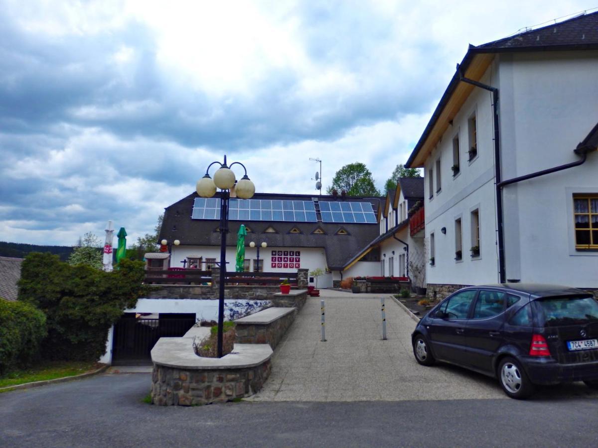 Hotel Zlaty Potok Nicov  Eksteriør billede